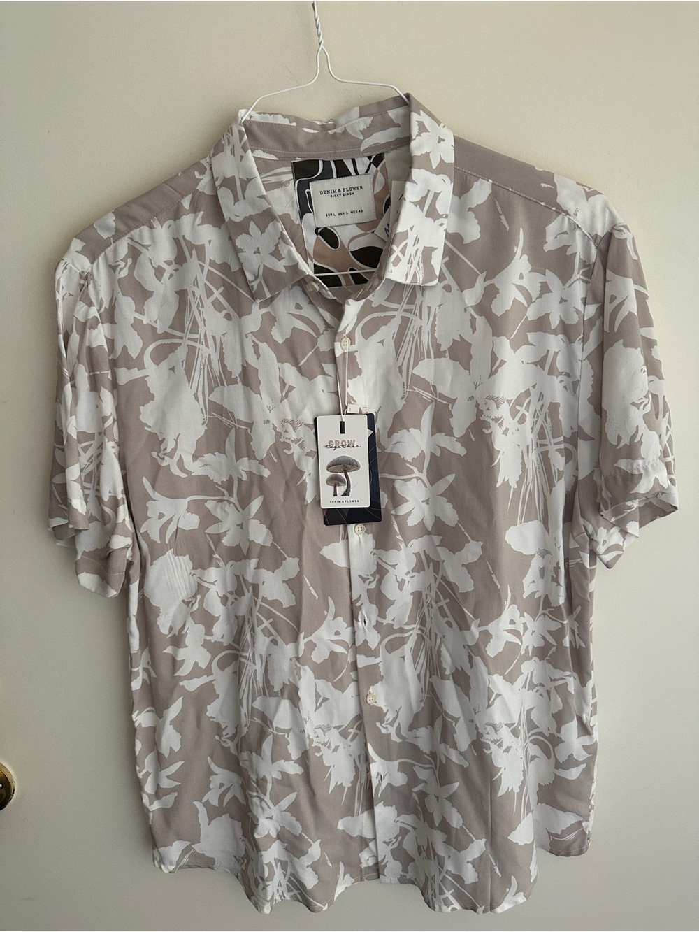 Denim & Flower Beige and White Floral Short Sleeve Button-Up Shirt